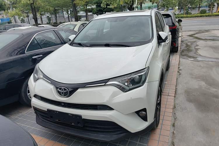 Used Toyota RAV4 2016 2.0L CVT Two-Wheel Drive Fashion Edition China V Standard Front