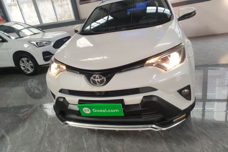 Used Toyota RAV4 2016 2.0L CVT Two-Wheel Drive Fashion Edition China V Standard Front
