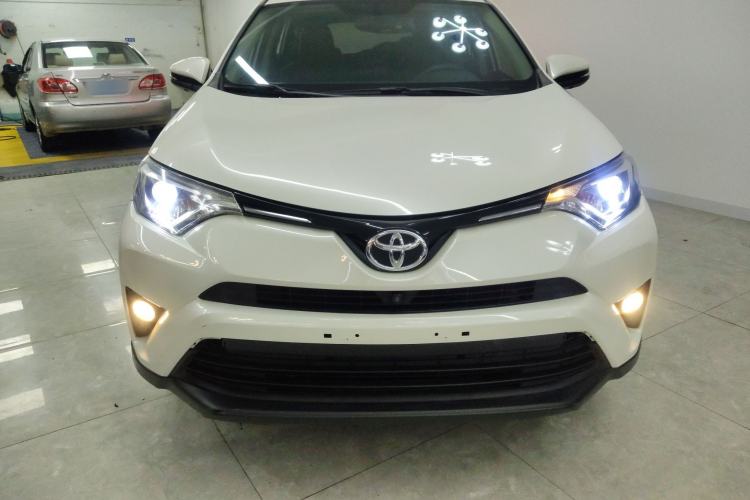 Used Toyota RAV4 2016 2.0L CVT Two-Wheel Drive Fashion Edition China V Standard Front