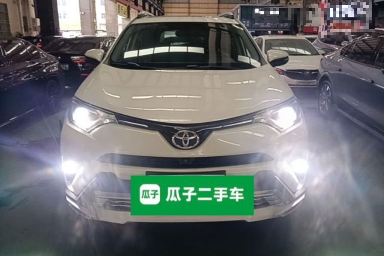 Used Toyota RAV4 2016 2.0L CVT Two-Wheel Drive Fashion Edition China V Standard Front