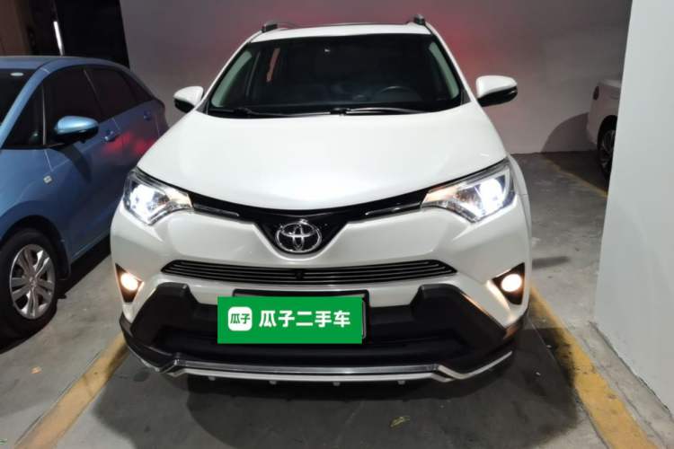 Used Toyota RAV4 2016 2.0L CVT Two-Wheel Drive Fashion Edition China V Standard Front