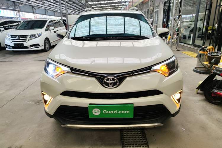 Used Toyota RAV4 2016 2.0L CVT Two-Wheel Drive Fashion Edition China V Standard Front