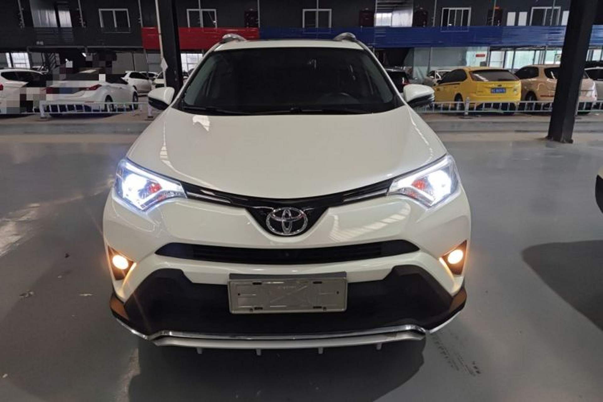 Used Toyota RAV4 2016 2.0L CVT Two-Wheel Drive Fashion Edition China V Standard Front
