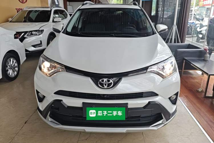 Used Toyota RAV4 2016 2.0L CVT Two-Wheel Drive Fashion Edition China V Standard Front