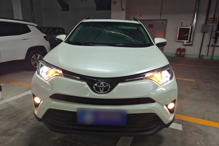 Used Toyota RAV4 2016 2.0L CVT Two-Wheel Drive Fashion Edition China V Standard Front