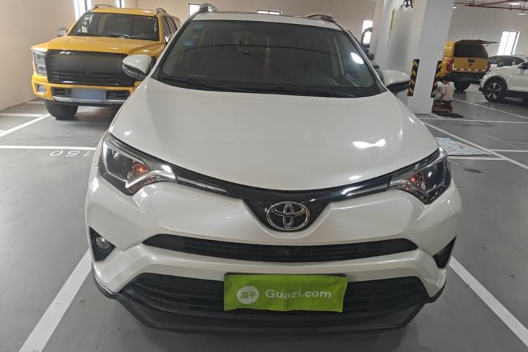 Used Toyota RAV4 2016 2.0L CVT Two-Wheel Drive Fashion Edition China V Standard Front