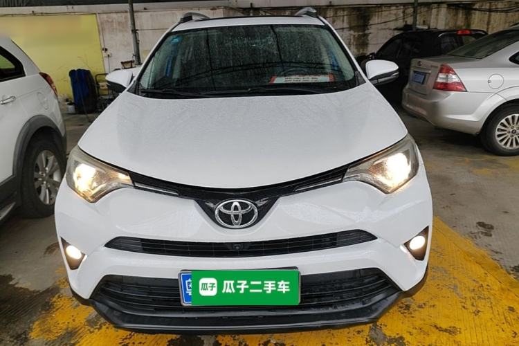 Used Toyota RAV4 2016 2.0L CVT Two-Wheel Drive Fashion Edition China V Standard Front
