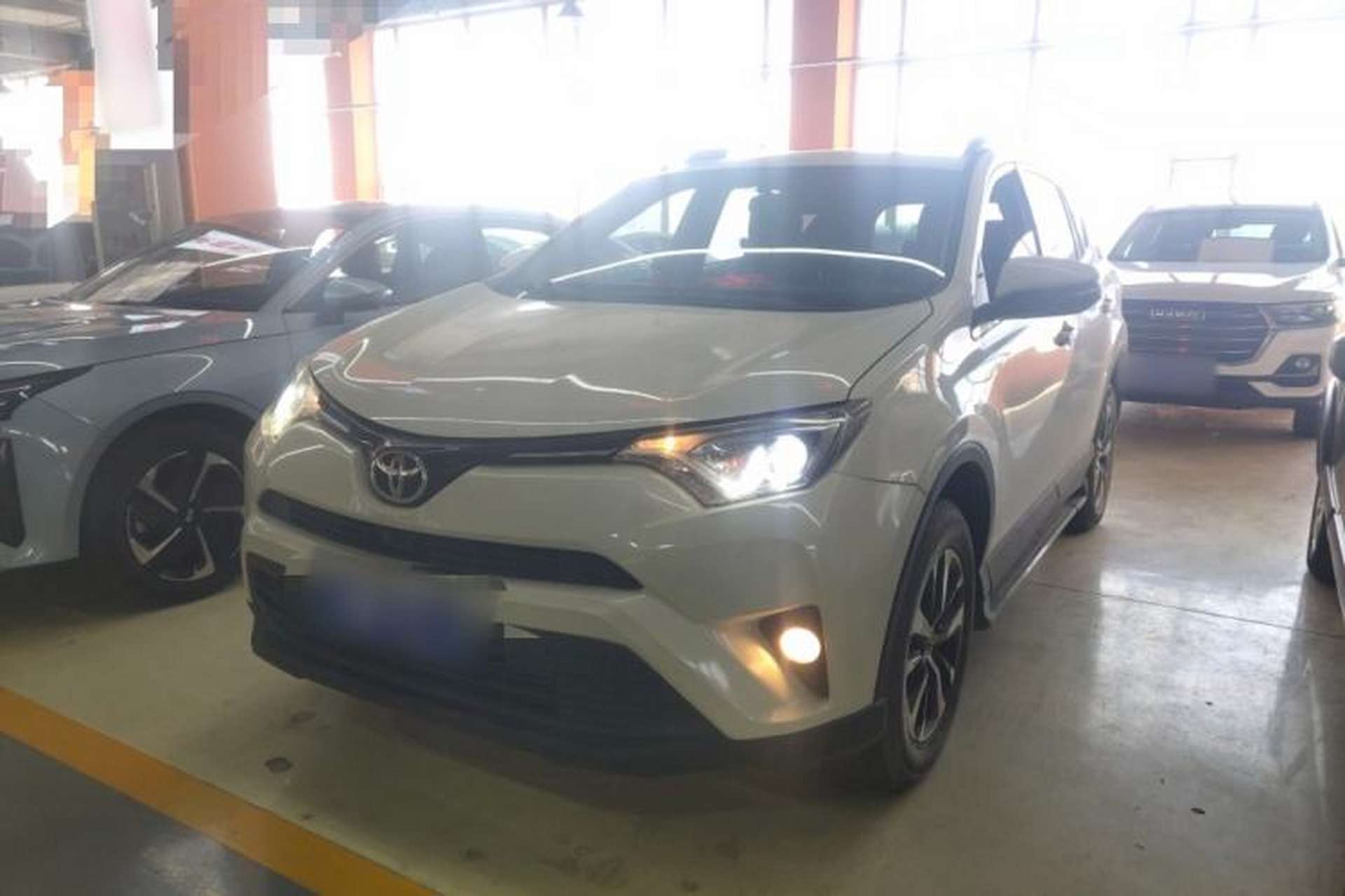 Used Toyota RAV4 2016 2.0L CVT Two-Wheel Drive Comfort Edition China V Standard Front Left 45 Deg