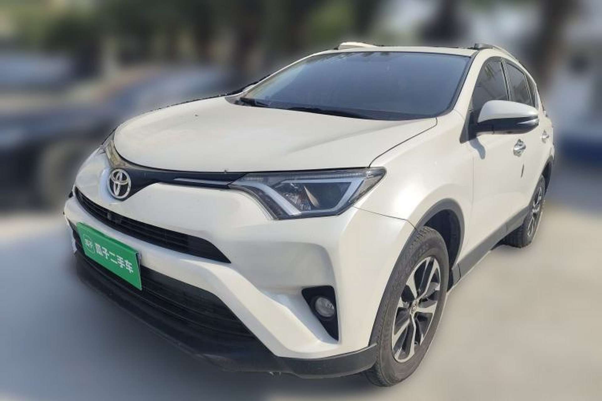 Used Toyota RAV4 2016 2.0L CVT Two-Wheel Drive Fashion Edition China V Standard Front Left 45 Deg