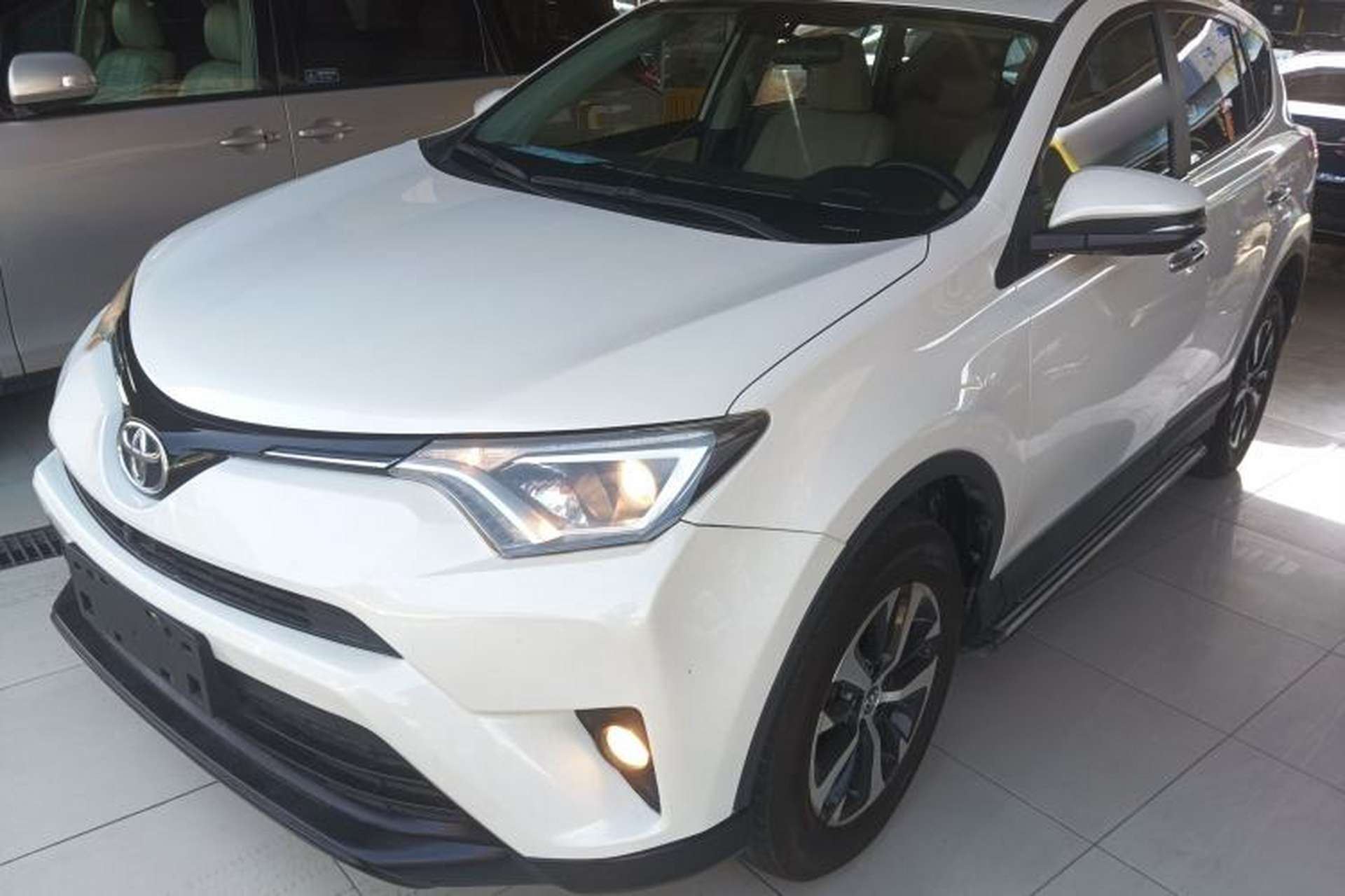 Used Toyota RAV4 2016 2.0L CVT Two-Wheel Drive Fashion Edition China V Standard Front Left 45 Deg