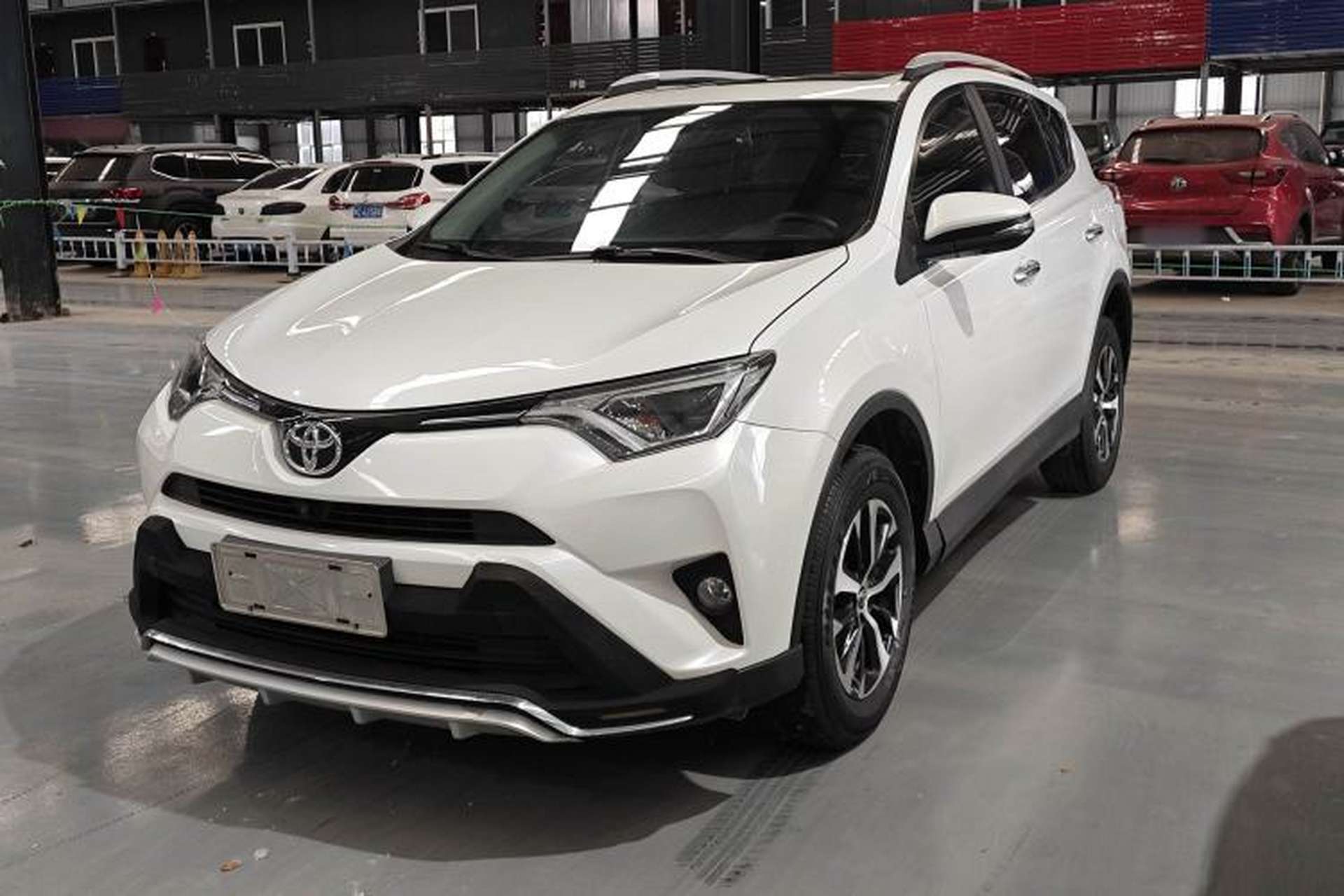 Used Toyota RAV4 2016 2.0L CVT Two-Wheel Drive Fashion Edition China V Standard Front Left 45 Deg