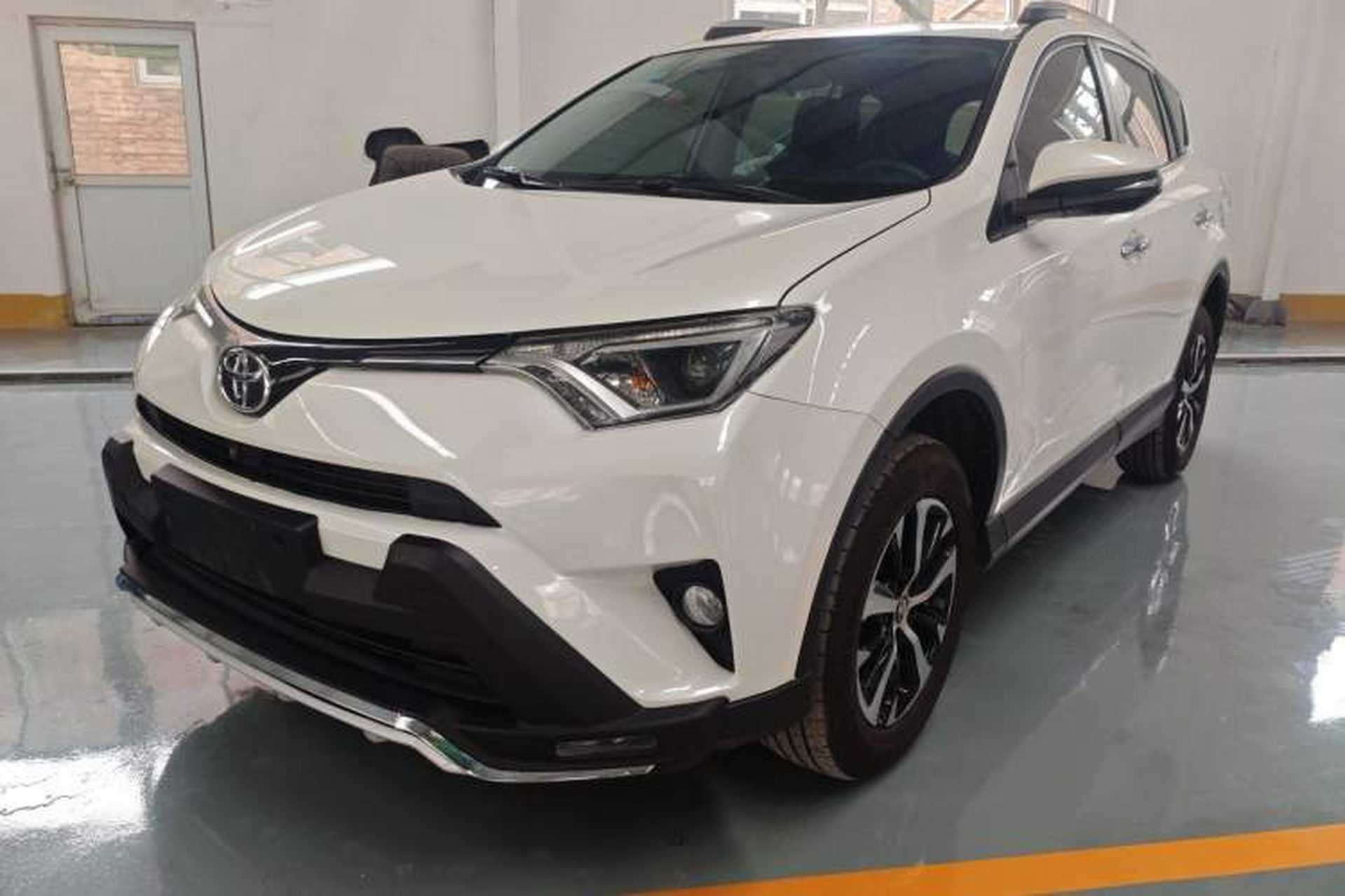 Used Toyota RAV4 2016 2.0L CVT Two-Wheel Drive Fashion Edition China V Standard Front Left 45 Deg