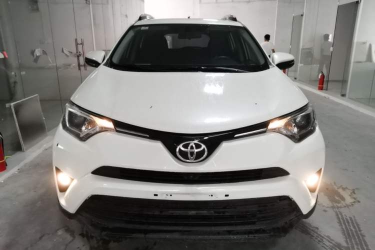 Used Toyota RAV4 2016 2.0L CVT Two-Wheel Drive Fashion Edition China V Standard Front