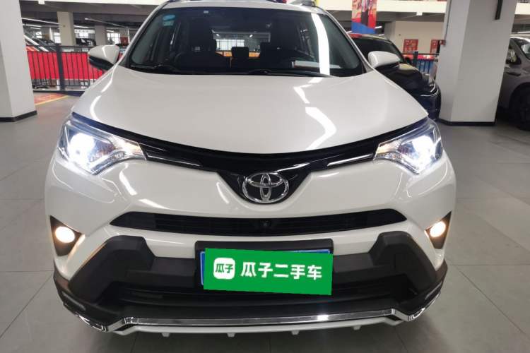 Used Toyota RAV4 2016 2.0L CVT Two-Wheel Drive Fashion Edition China V Standard Front
