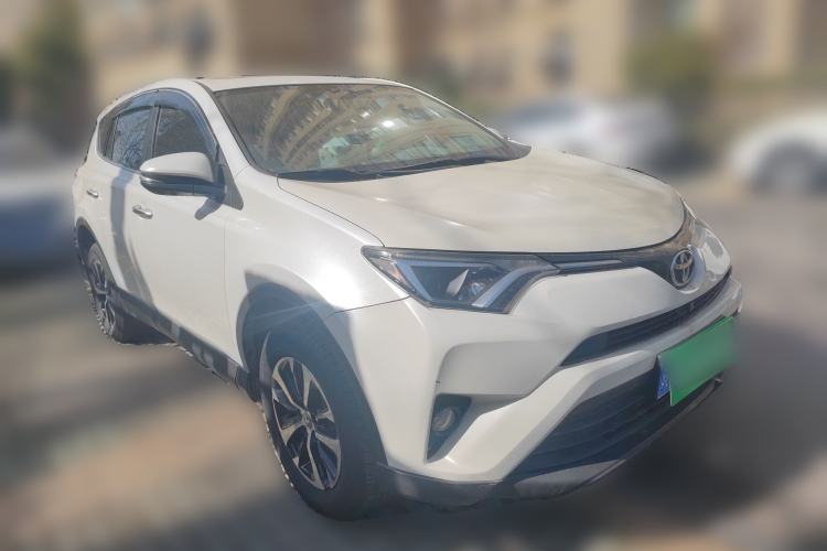 Used Toyota RAV4 2016 2.0L CVT Two-Wheel Drive Comfort Edition China V Standard Front Right 45 Deg