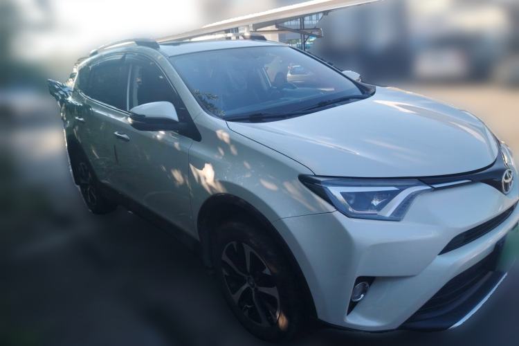 Used Toyota RAV4 2016 2.0L CVT 4x4 New Edition China V Standard Front Right 45 Deg