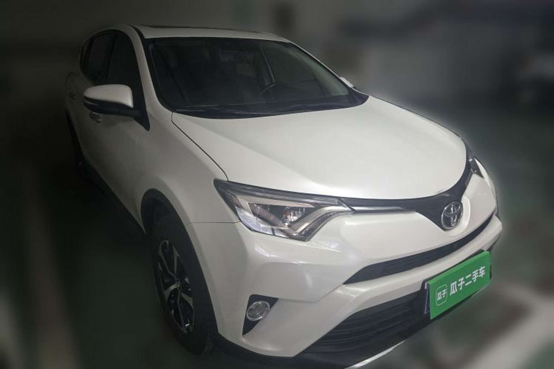 Used Toyota RAV4 2016 2.0L CVT 4x4 New Edition China V Standard Front Right 45 Deg