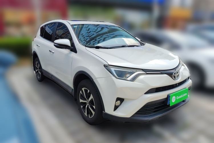 Used Toyota RAV4 2016 2.0L CVT Two-Wheel Drive Fashion Edition China V Standard Front Right 45 Deg