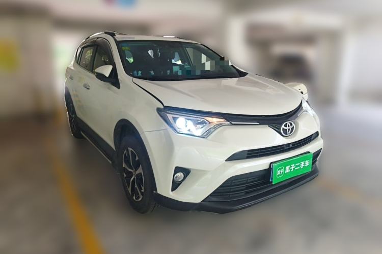Used Toyota RAV4 2016 2.0L CVT Two-Wheel Drive Fashion Edition China V Standard Front Right 45 Deg