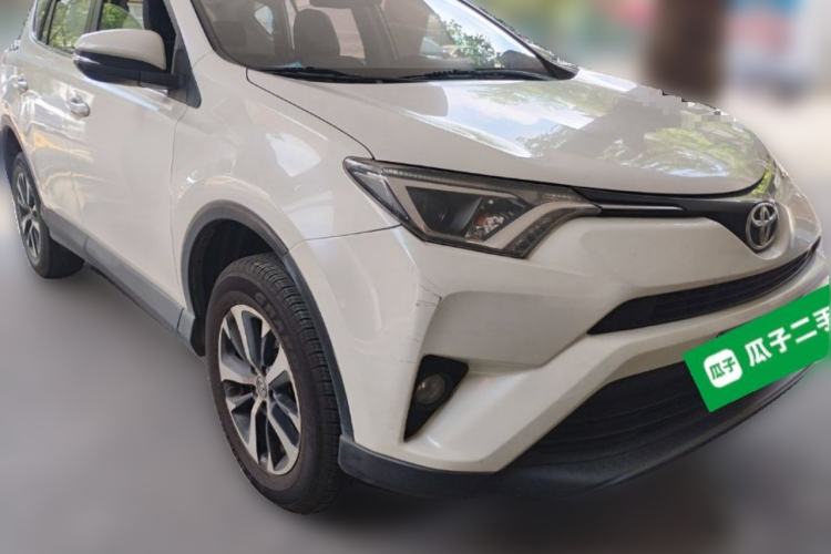 Used Toyota RAV4 2016 2.0L CVT Two-Wheel Drive Urban Edition China V Standard Front Right 45 Deg