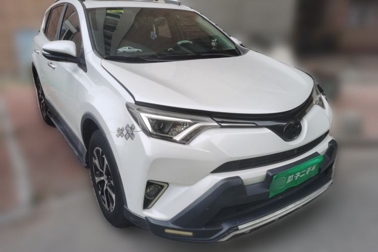 Used Toyota RAV4 2016 2.0L CVT Two-Wheel Drive Smart Edition China V Standard Front Right 45 Deg