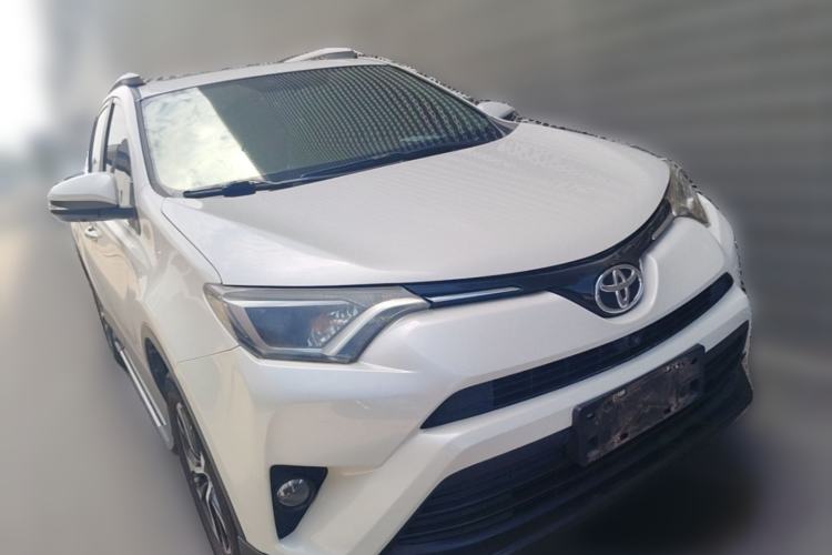 Used Toyota RAV4 2016 2.0L CVT Two-Wheel Drive Fashion Edition China V Standard Front Right 45 Deg