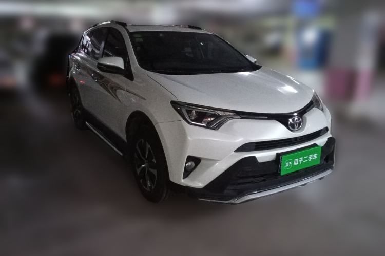 Used Toyota RAV4 2016 2.0L CVT Two-Wheel Drive Fashion Edition China V Standard Front Right 45 Deg