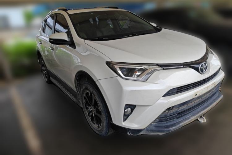 Used Toyota RAV4 2016 2.0L CVT Two-Wheel Drive Fashion Edition China V Standard Front Right 45 Deg