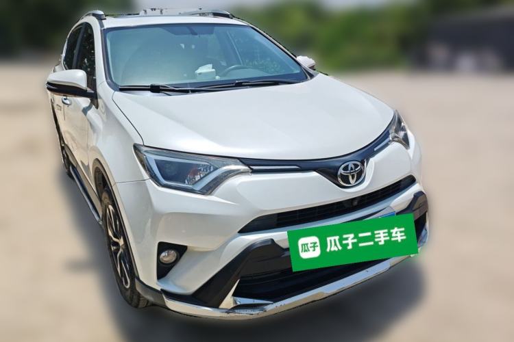 Used Toyota RAV4 2016 2.0L CVT Two-Wheel Drive Fashion Edition China V Standard Front Right 45 Deg
