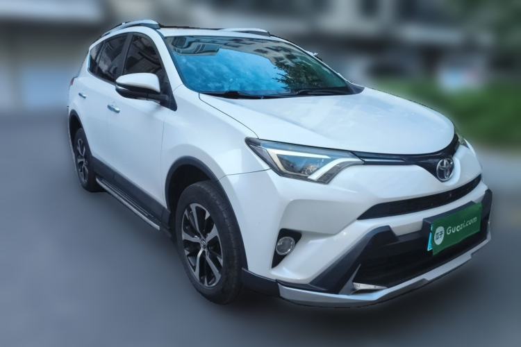 Used Toyota RAV4 2016 2.0L CVT 4x4 New Edition China V Standard Front Right 45 Deg