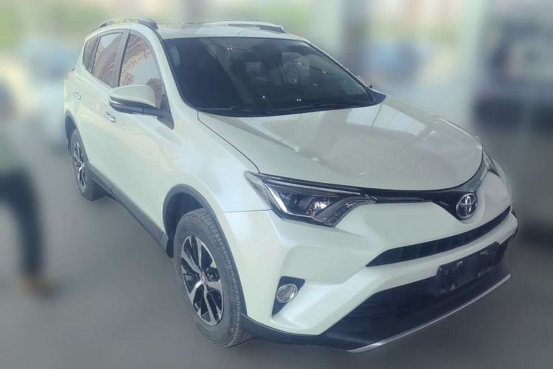 Used Toyota RAV4 2016 2.0L CVT Two-Wheel Drive Smart Edition China V Standard Front Right 45 Deg