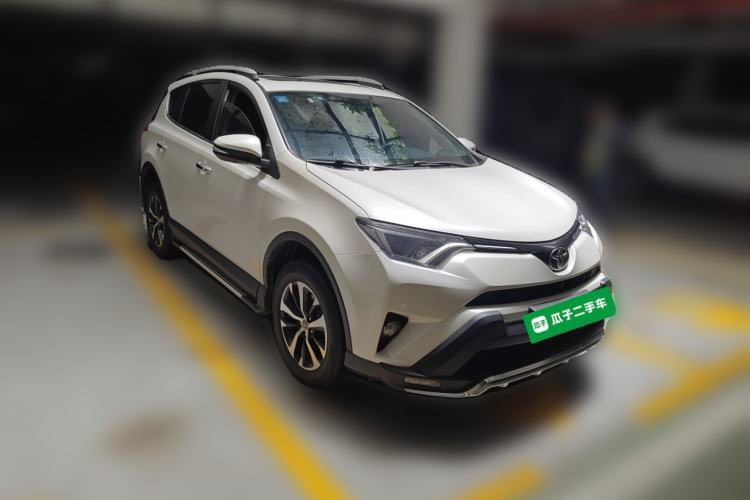 Used Toyota RAV4 2016 2.0L CVT Two-Wheel Drive Fashion Edition China V Standard Front Right 45 Deg