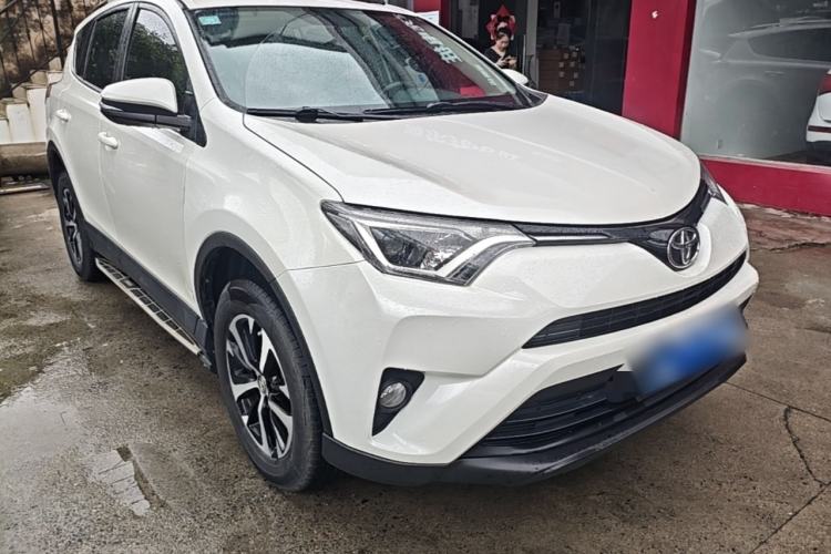 Used Toyota RAV4 2016 2.0L CVT Two-Wheel Drive Urban Edition China V Standard Front Right 45 Deg
