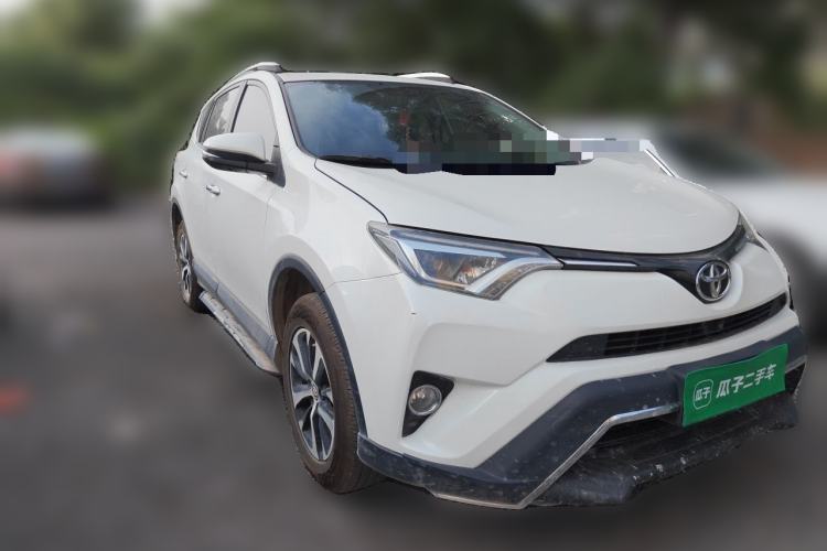 Used Toyota RAV4 2016 2.0L CVT Two-Wheel Drive Smart Edition China V Standard Front Right 45 Deg