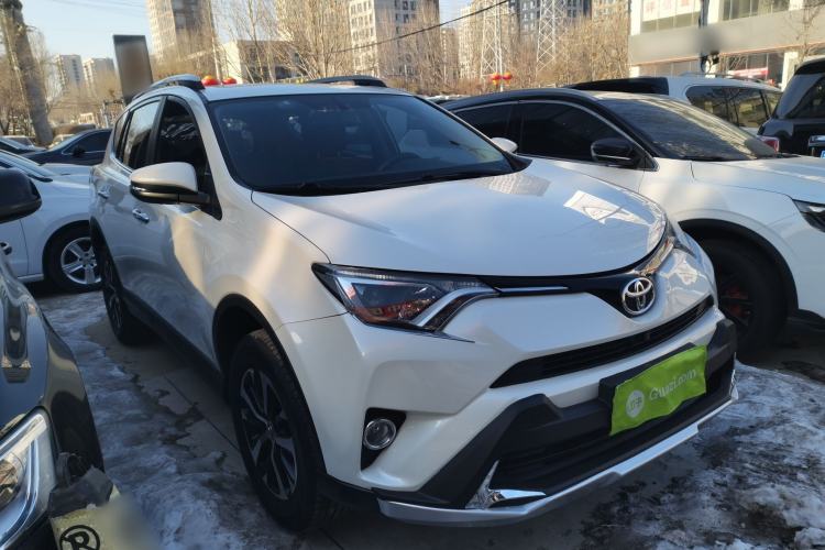 Used Toyota RAV4 2016 2.0L CVT Two-Wheel Drive Comfort Edition China V Standard Front Right 45 Deg