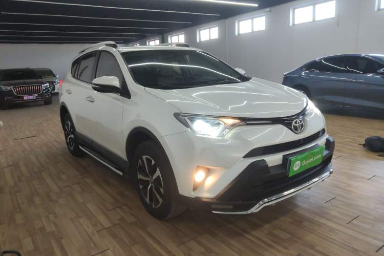 Used Toyota RAV4 2016 2.0L CVT Two-Wheel Drive Comfort Edition China V Standard Front Right 45 Deg