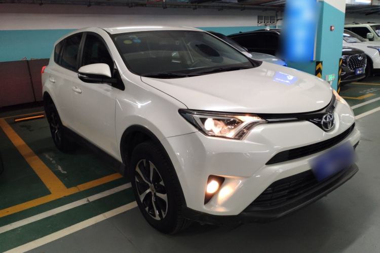 Used Toyota RAV4 2016 2.0L CVT Two-Wheel Drive Urban Edition China V Standard Front Right 45 Deg