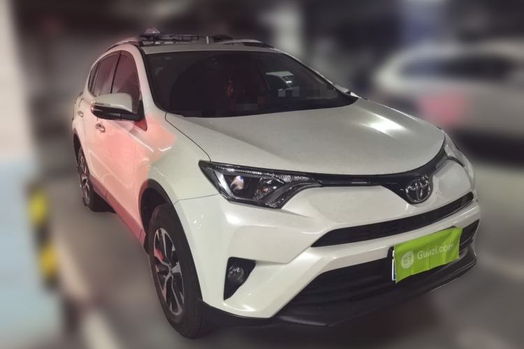 Used Toyota RAV4 2016 2.0L CVT Two-Wheel Drive Fashion Edition China V Standard Front Right 45 Deg