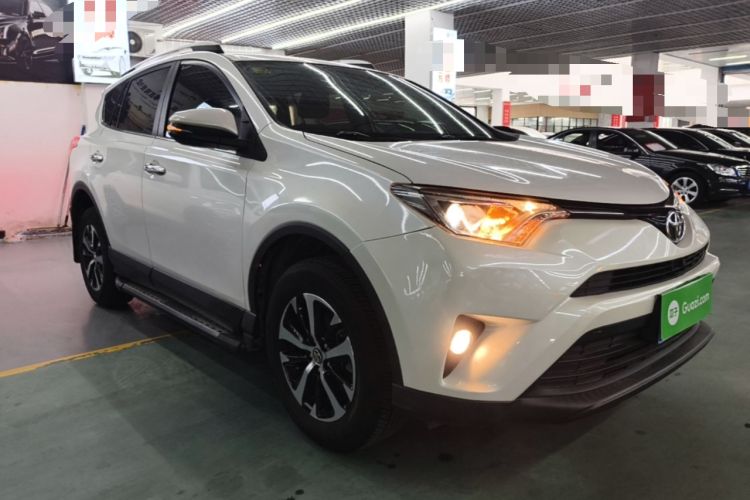 Used Toyota RAV4 2016 2.0L CVT Two-Wheel Drive Comfort Edition China V Standard Front Right 45 Deg