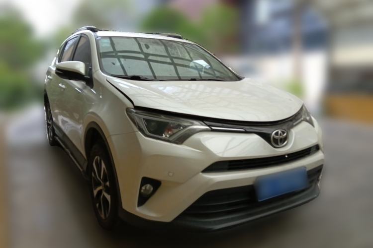 Used Toyota RAV4 2016 2.0L CVT Two-Wheel Drive Urban Edition China V Standard Front Right 45 Deg