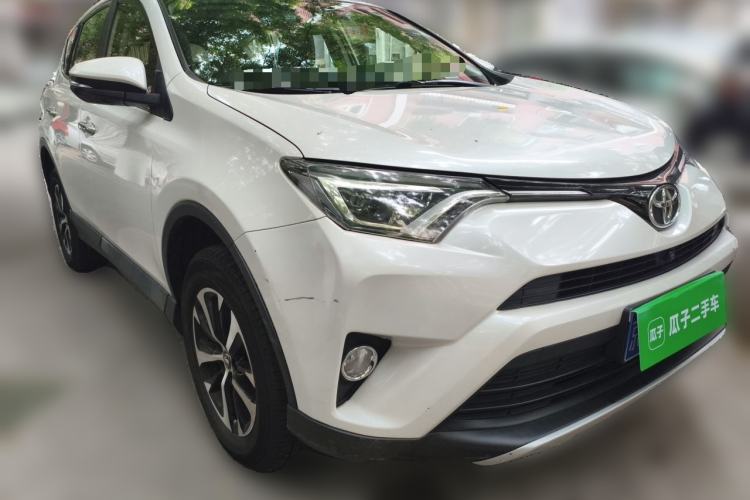 Used Toyota RAV4 2016 2.0L CVT 4x4 New Edition China V Standard Front Right 45 Deg