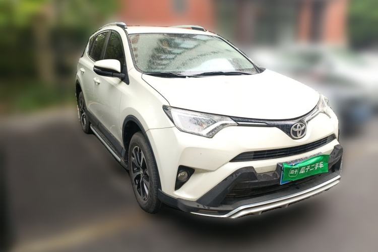 Used Toyota RAV4 2016 2.0L CVT Two-Wheel Drive Urban Edition China V Standard Front Right 45 Deg