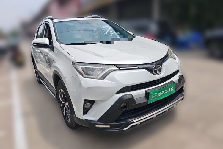 Used Toyota RAV4 2016 2.0L CVT Two-Wheel Drive Fashion Edition China V Standard Front Right 45 Deg