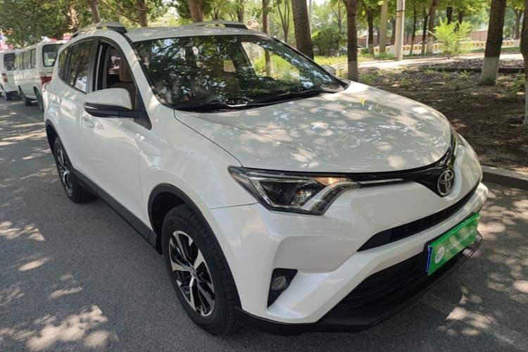 Used Toyota RAV4 2016 2.0L CVT Two-Wheel Drive Urban Edition China V Standard Front Right 45 Deg