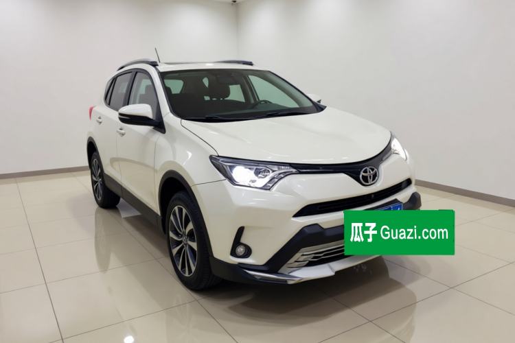 Used Toyota RAV4 2016 2.0L CVT Two-Wheel Drive Fashion Edition China V Standard Front Right 45 Deg