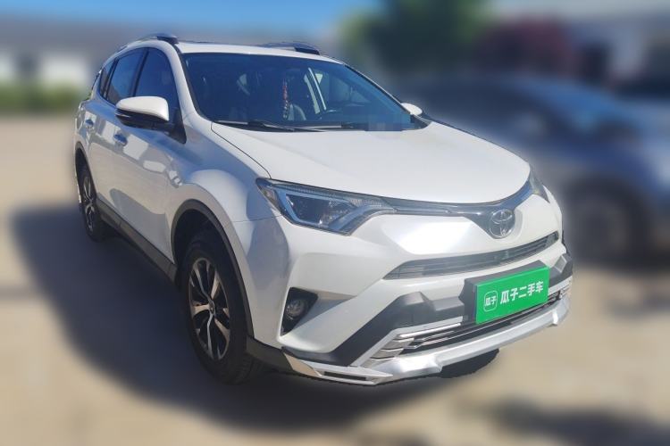 Used Toyota RAV4 2016 2.0L CVT Two-Wheel Drive Fashion Edition China V Standard Front Right 45 Deg