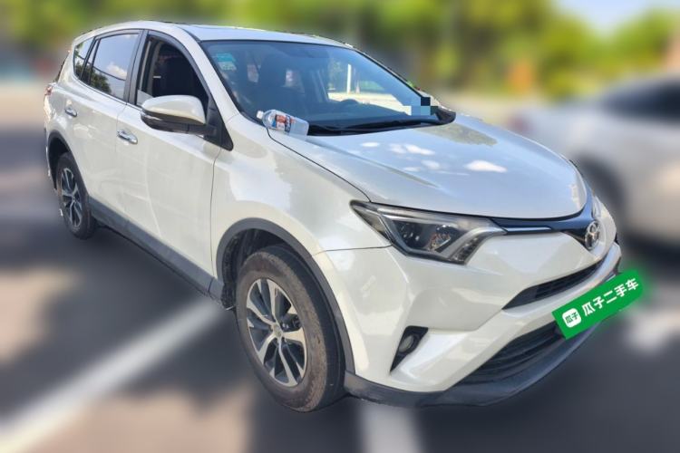 Used Toyota RAV4 2016 2.0L CVT Two-Wheel Drive Fashion Edition China V Standard Front Right 45 Deg