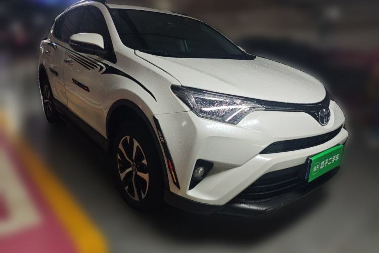 Used Toyota RAV4 2016 2.0L CVT Two-Wheel Drive Comfort Edition China V Standard Front Right 45 Deg