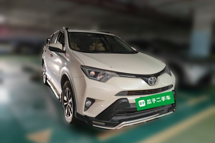 Used Toyota RAV4 2016 2.0L CVT Two-Wheel Drive Urban Edition China V Standard Front Right 45 Deg