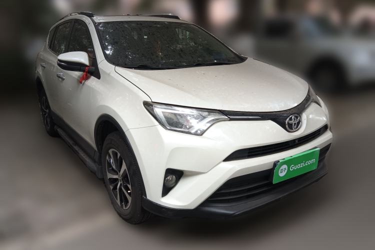 Used Toyota RAV4 2016 2.0L CVT Two-Wheel Drive Fashion Edition China V Standard Front Right 45 Deg